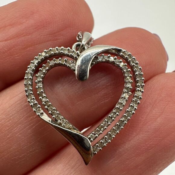 NWT 18" Macy's Sterling Silver heart necklace with 1/4ctw natural diamonds! - Picture 8 of 12